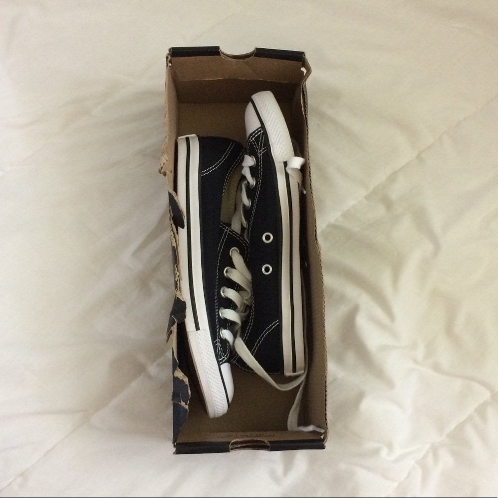 Black Chuck Taylor low-cut Converse
